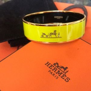 Hermès greenish-yellow color and gold bangle